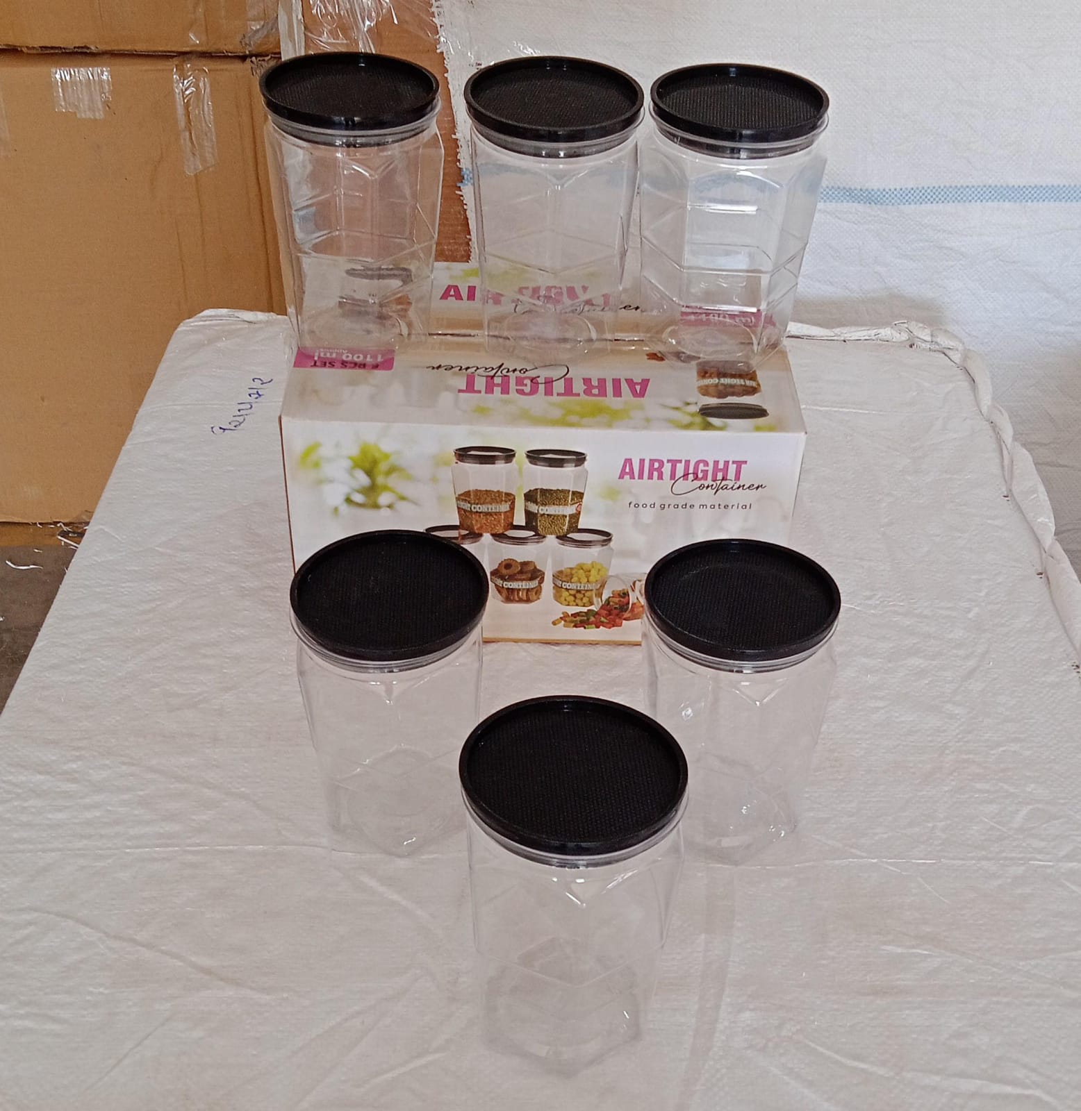 Round kitchen containers for dry food storage. Round kitchen containers for dry food storage.